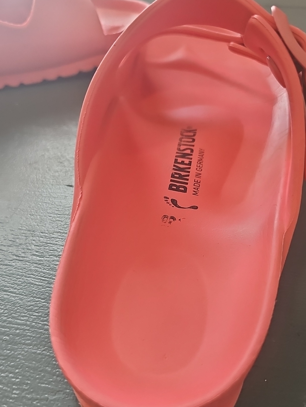 Birkenstock Slide Sandals Made In Germany. Size 38(7.5) in Coral Pink. Nice Cond - Picture 3 of 8